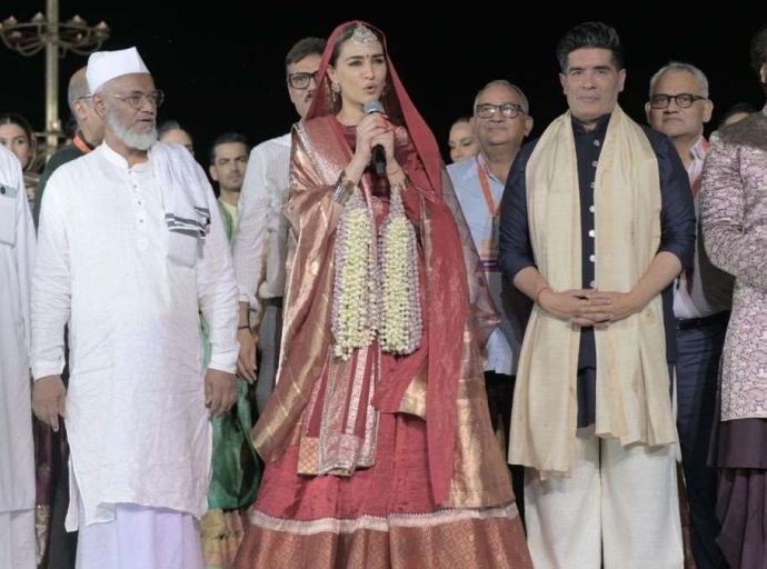 Manish Malhotra showcases new collection in Varanasi 